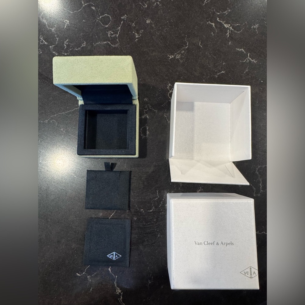 Van Cleef & Arpels Necklace Box (Empty)
